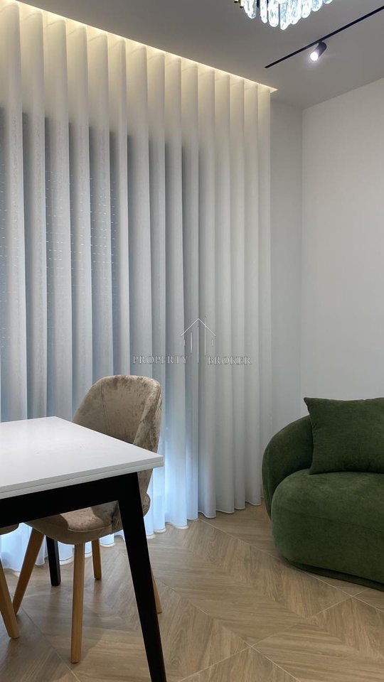 Shitet 2 apartamente 1+1 te Kompleksi Oasis,perballe Fushes se Aviacionit!