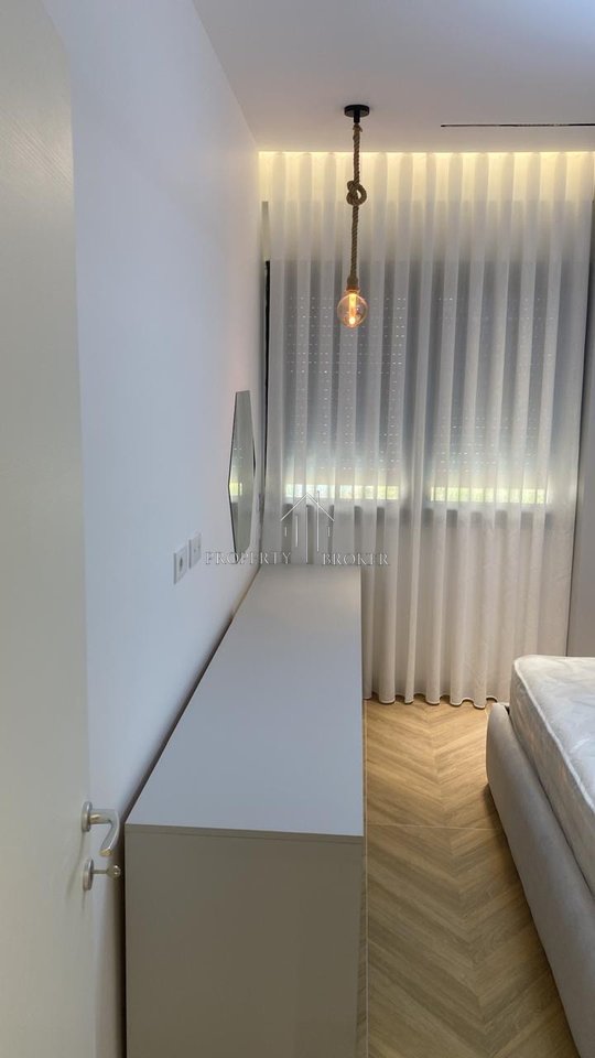 Shitet 2 apartamente 1+1 te Kompleksi Oasis,perballe Fushes se Aviacionit!