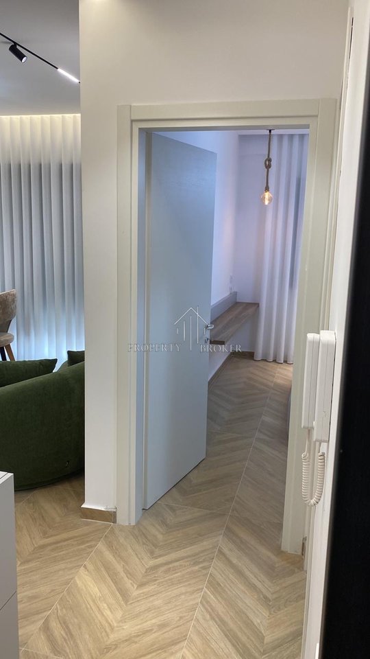 Shitet 2 apartamente 1+1 te Kompleksi Oasis,perballe Fushes se Aviacionit!