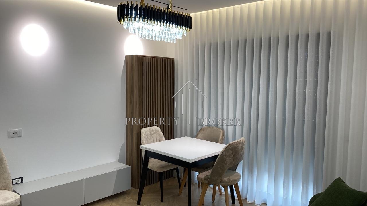 Shitet 2 apartamente 1+1 te Kompleksi Oasis,perballe Fushes se Aviacionit!