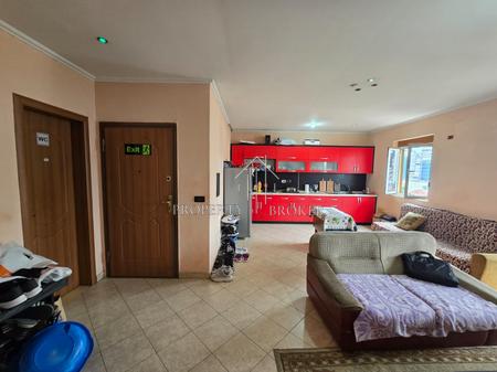 Shitet apartament 2+1+2T tek Selvia
