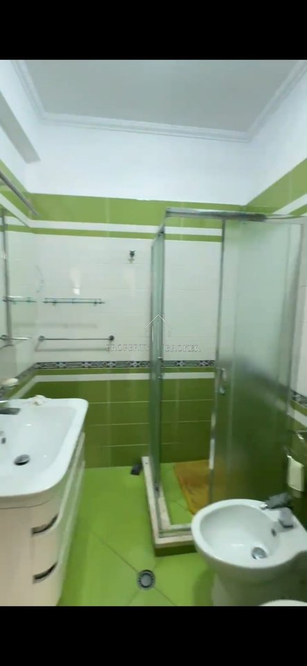 Shitet apartament 2+1+2 tek Kopshti Zologjik!