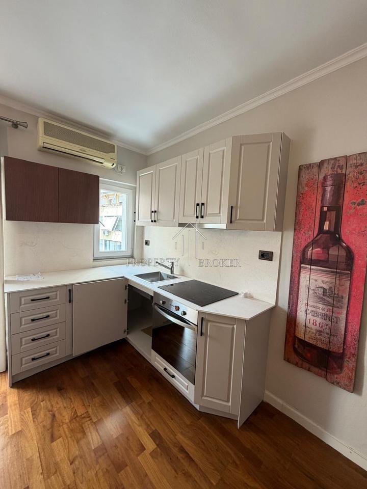 ‼️Prone ekskluzive‼️
Shitet apartament 2+1 ne Qender,tek 9 kateshet!