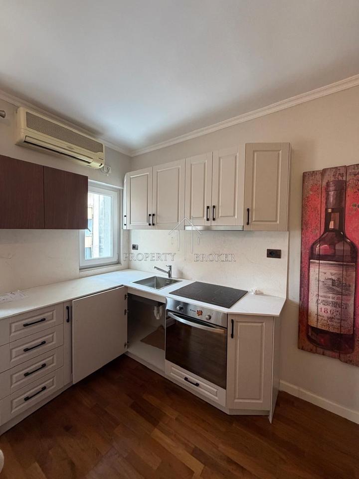 ‼️Prone ekskluzive‼️
Shitet apartament 2+1 ne Qender,tek 9 kateshet!