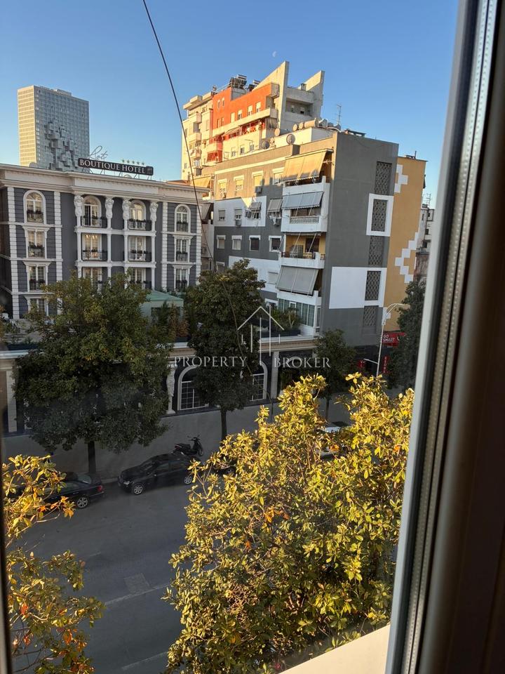 ‼️Prone ekskluzive‼️
Shitet apartament 2+1 ne Qender,tek 9 kateshet!