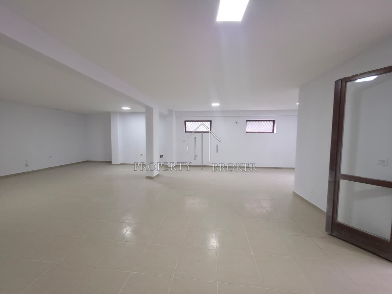 Jepet me qera ambjent biznesi open space, Kopshti Botanik!