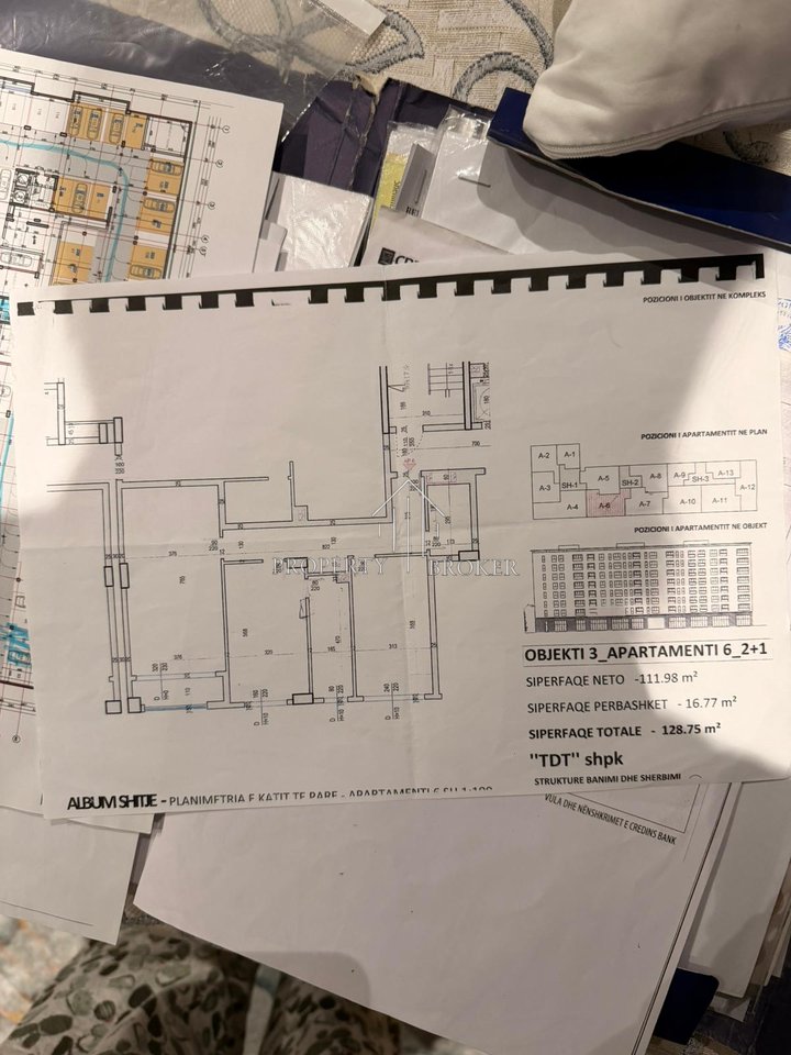 Shitet apartament 2+1+2 ne Kompeskin TDK, ne Xhamllik!