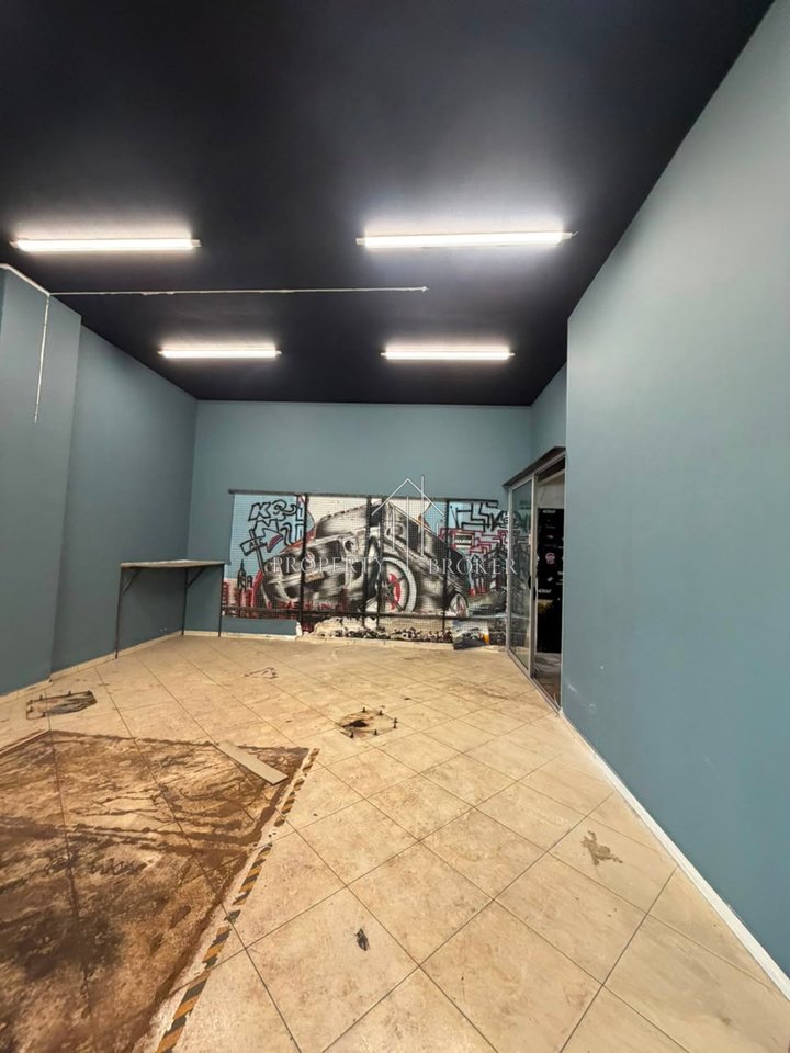 Locale commerciale in affitto a Don Bosko (45m²), 60.000 Leke/mese