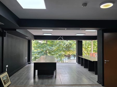 🏡Affittasi locale commerciale in via Sami Frasheri, vicino alla scuola Petro Nini!
