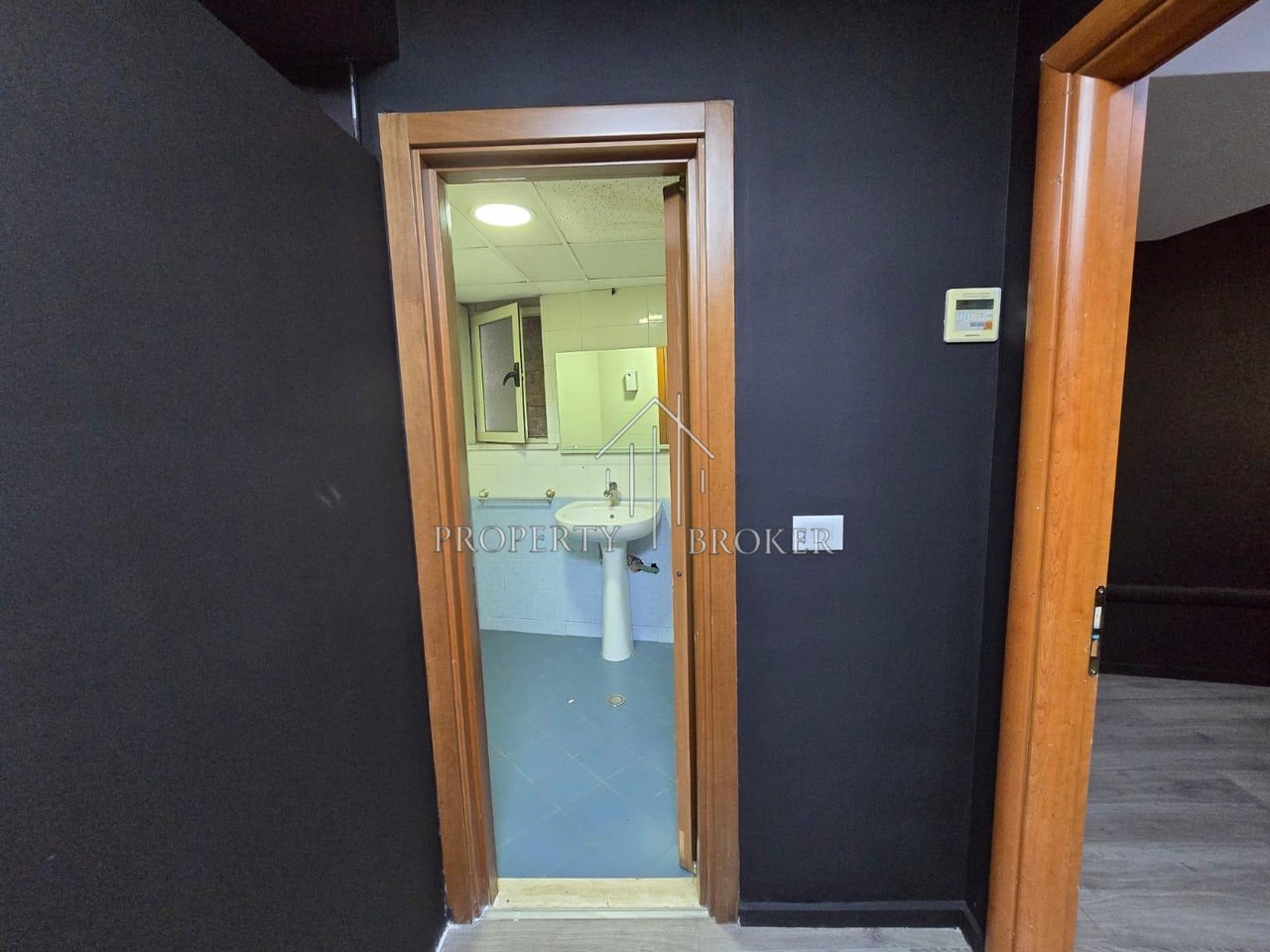🏡Affittasi locale commerciale in via Sami Frasheri, vicino alla scuola Petro Nini!
