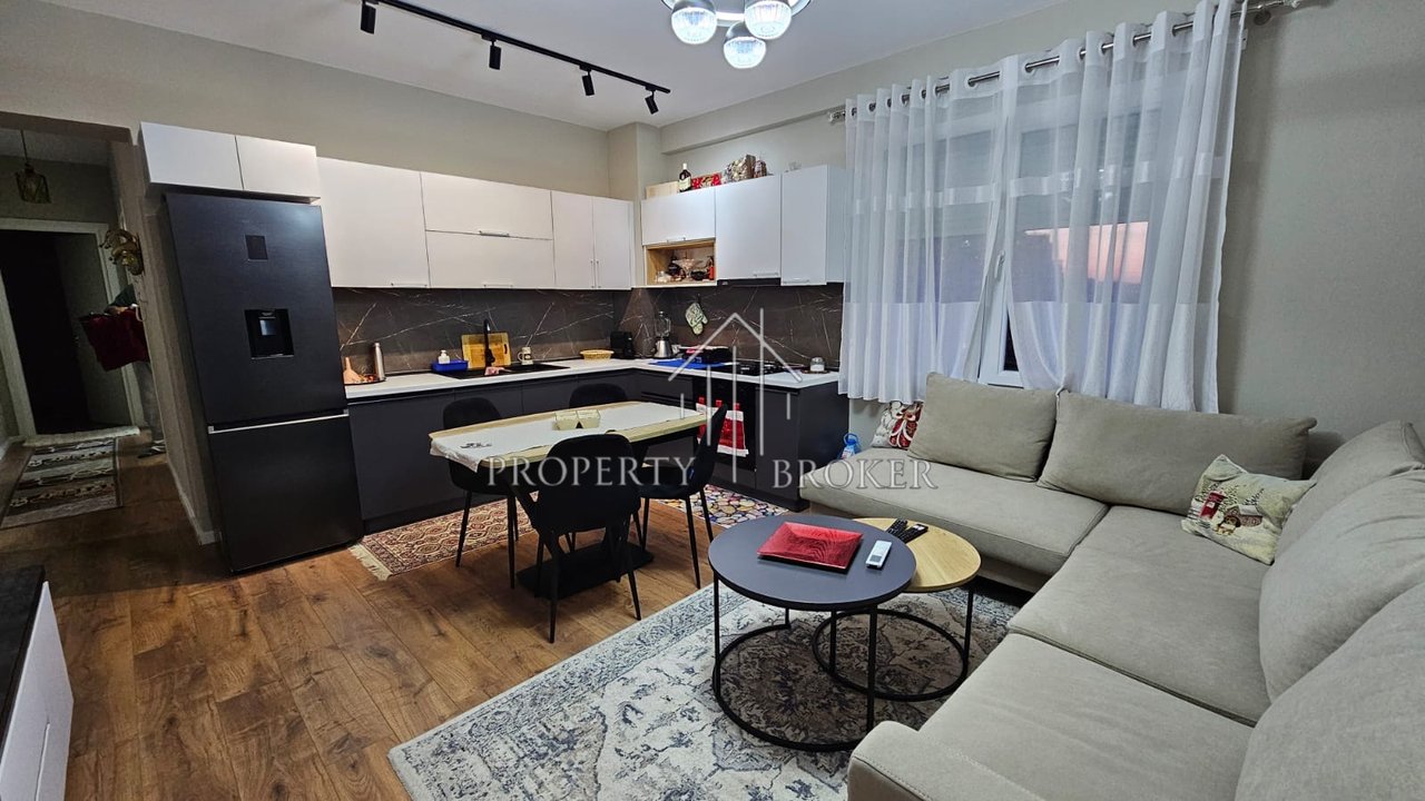 🏡 Jepet apartament 2+1+2 me qera te Rruga  Dritan Hoxha