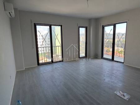  Duplex 1+1+2 for rent at Old Eagle Square