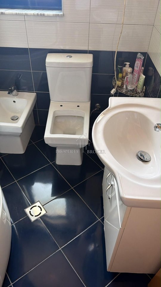 🏡 Apartment 2+1 for rent on Durrsi Street, opposite the Colosseum.