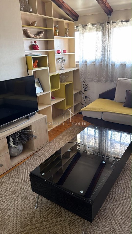 🏡 Apartment 2+1 for rent on Durrsi Street, opposite the Colosseum.