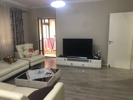 Shitet apartament  2+1+2+depo tek Kompleksi Usluga, Perballe Spakut!