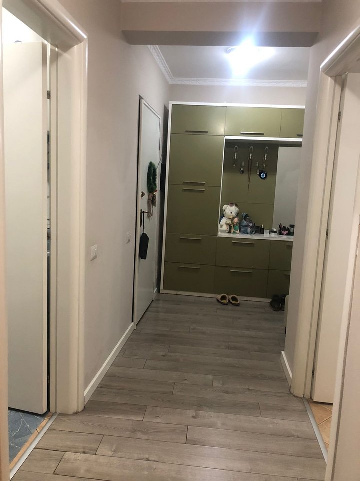 Shitet apartament  2+1+2+depo tek Kompleksi Usluga, Perballe Spakut!