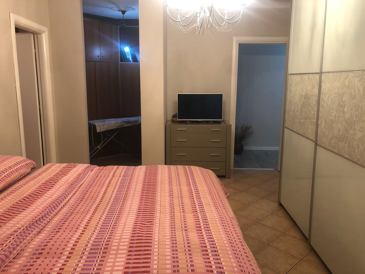 Shitet apartament  2+1+2+depo tek Kompleksi Usluga, Perballe Spakut!