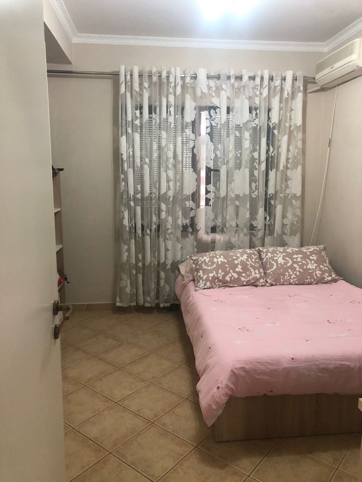 Shitet apartament  2+1+2+depo tek Kompleksi Usluga, Perballe Spakut!