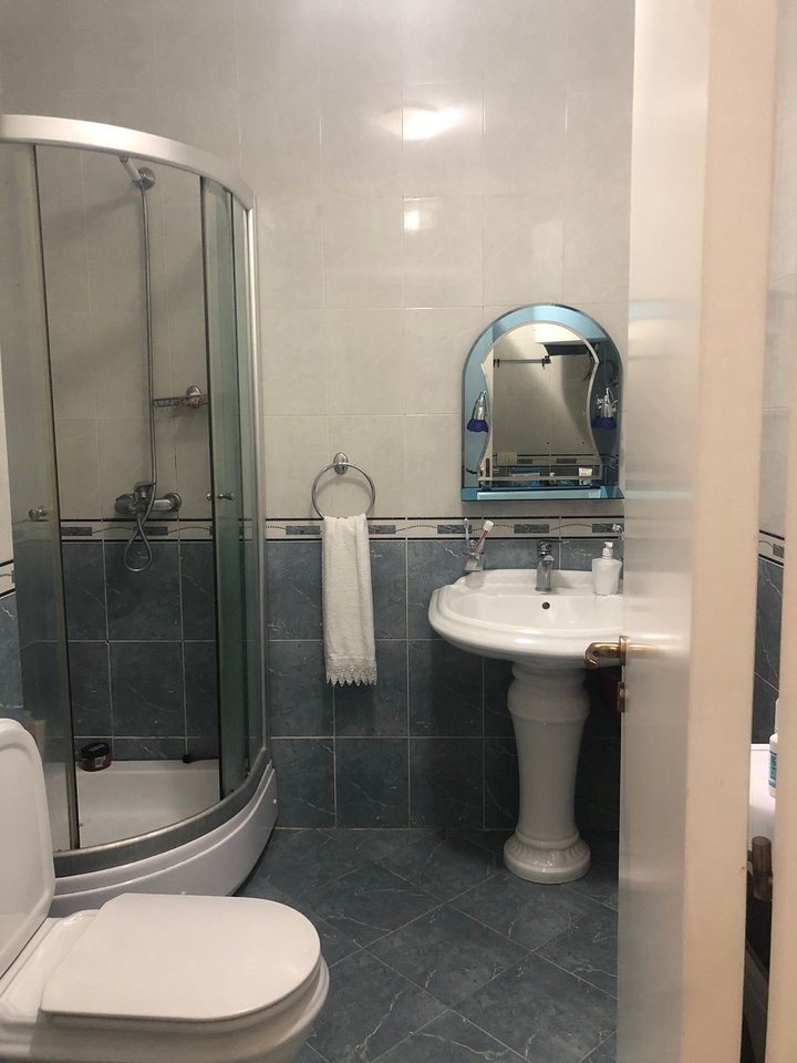 Shitet apartament  2+1+2+depo tek Kompleksi Usluga, Perballe Spakut!