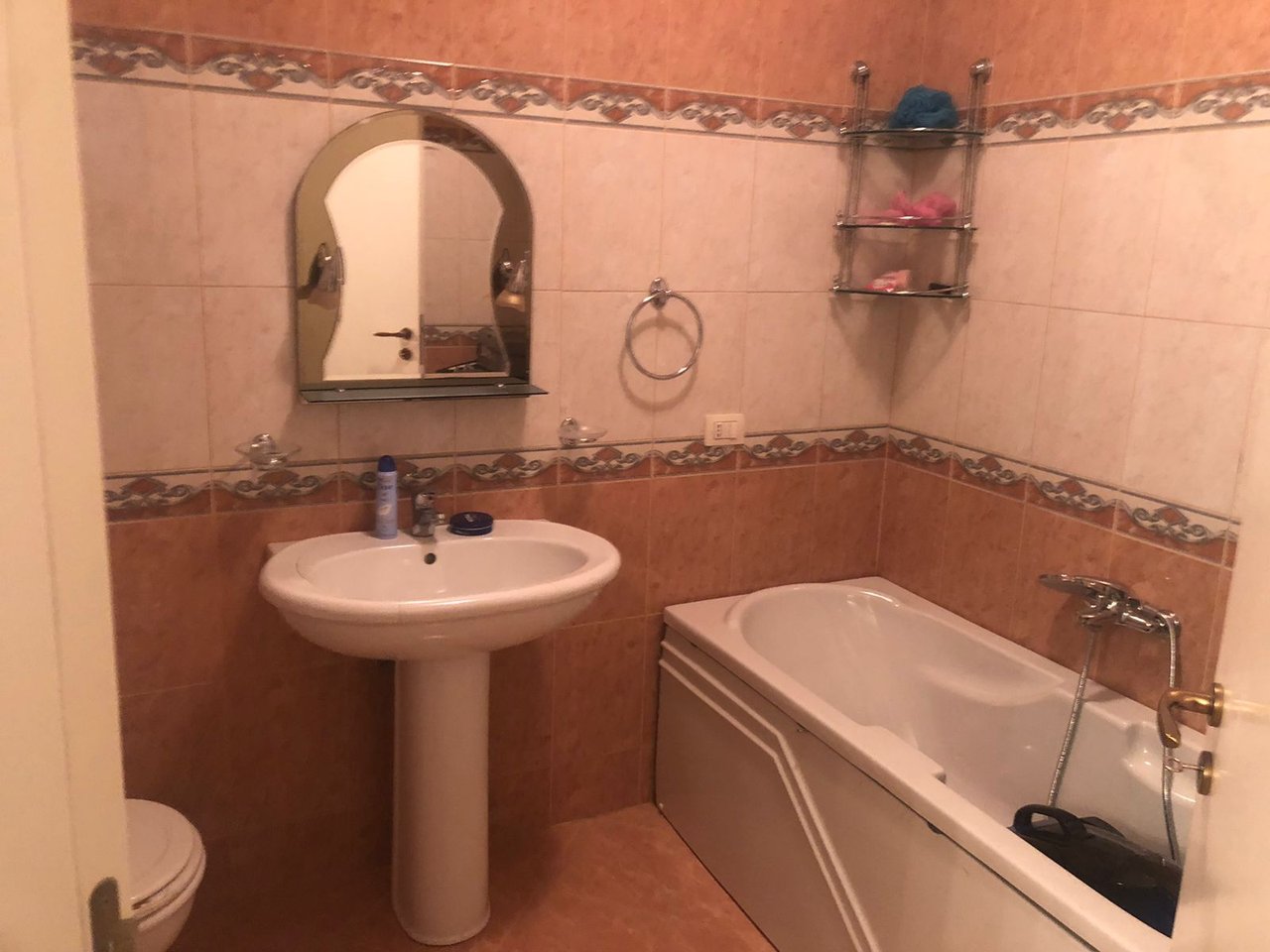 Shitet apartament  2+1+2+depo tek Kompleksi Usluga, Perballe Spakut!