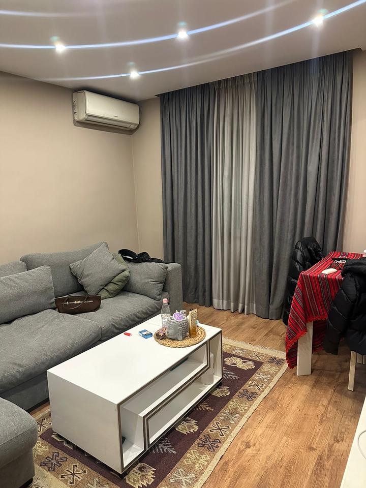 Jepet me qera apartament 1+1 Rruga Asim Vokshi!