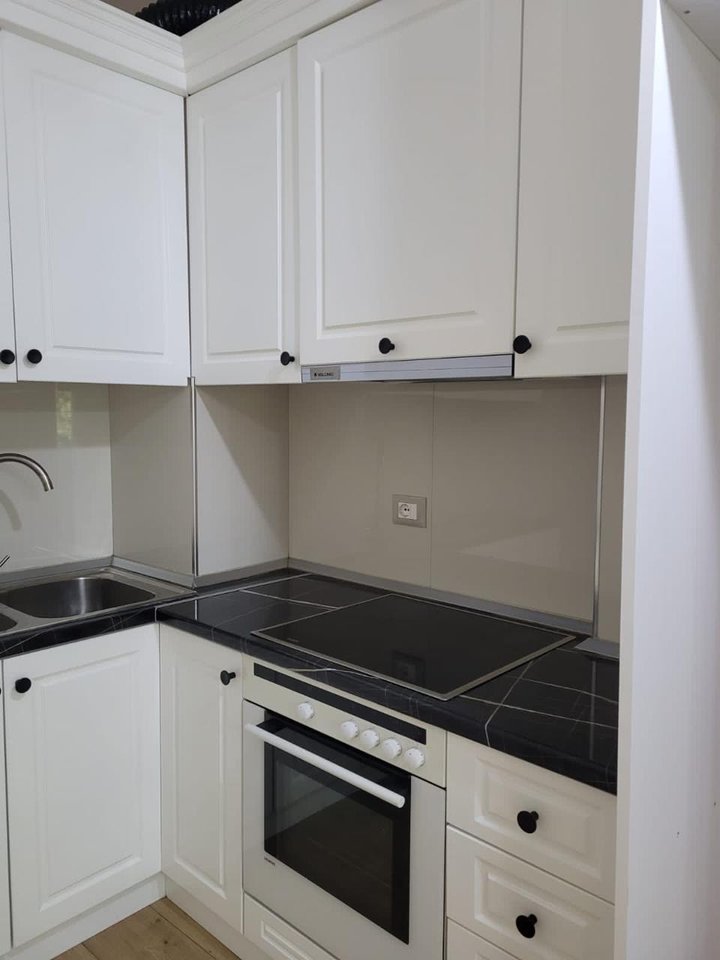 🏡 Jepet me qera apartamenti 1+1 bosh te Kopshti Botanik