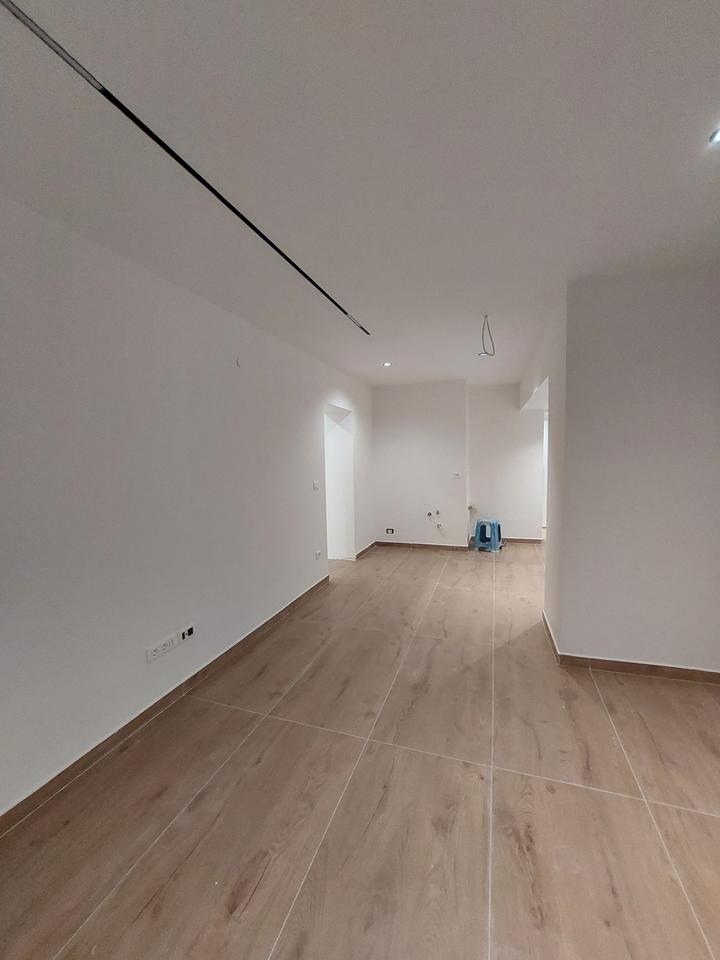 Affittasi negozio in Via Qemal Stafa!