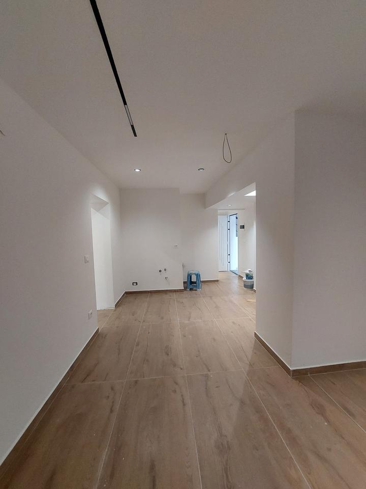 Affittasi negozio in Via Qemal Stafa!