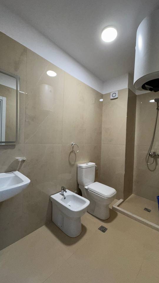 Affittasi appartamento 2+1+2+posto auto, Via Ndre Mjeda presso il Complesso Star.