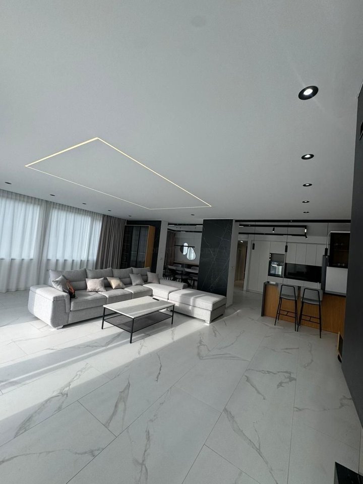 Shitet apartament 3+1+3+B+verandë ne Vollga, Durres!