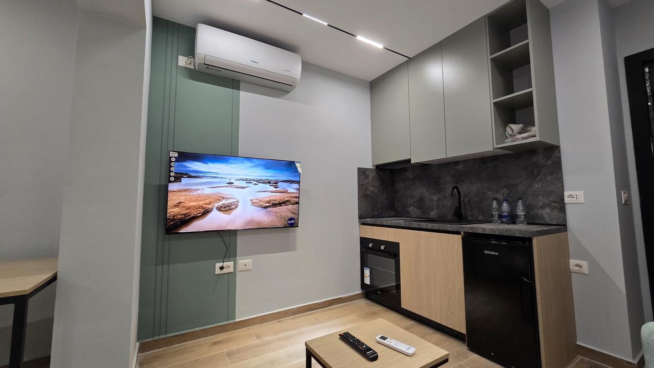 Shiten 3 Garsoniere+Lavanderi,perballe  Golden Tower,Rruga Mine Peza!