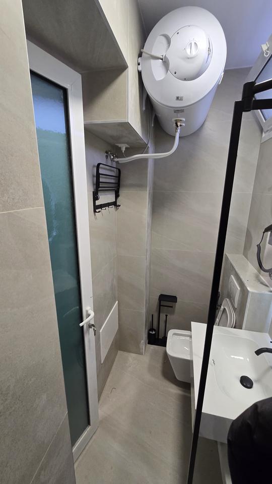 Shiten 3 Garsoniere+Lavanderi,perballe  Golden Tower,Rruga Mine Peza!