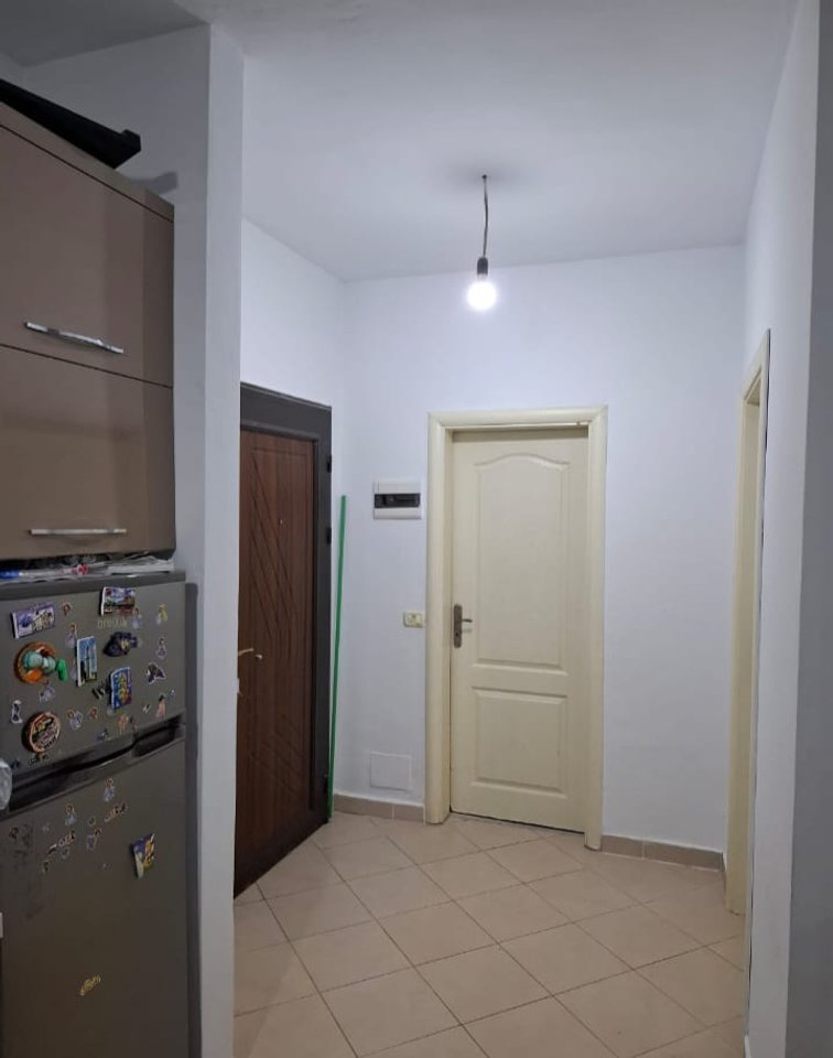 Shiten 3 Garsoniere+Lavanderi,perballe  Golden Tower,Rruga Mine Peza!