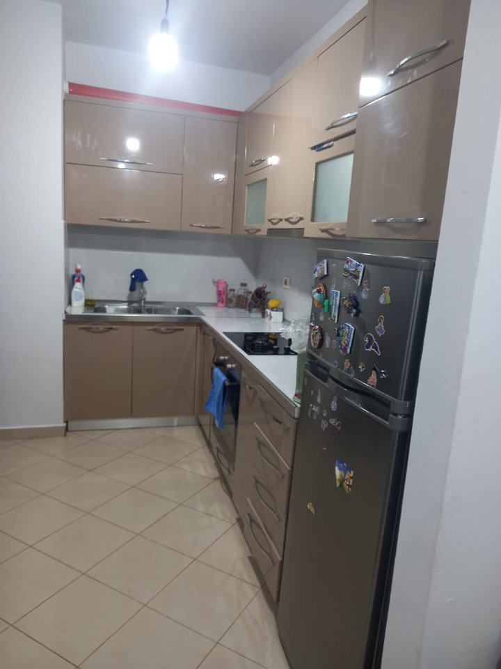 Shiten 3 Garsoniere+Lavanderi,perballe  Golden Tower,Rruga Mine Peza!