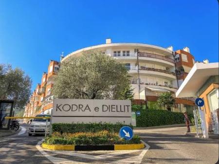 Shitet apartament 2+1 Rruga Rrapo Hekali, Kodra Diellit!