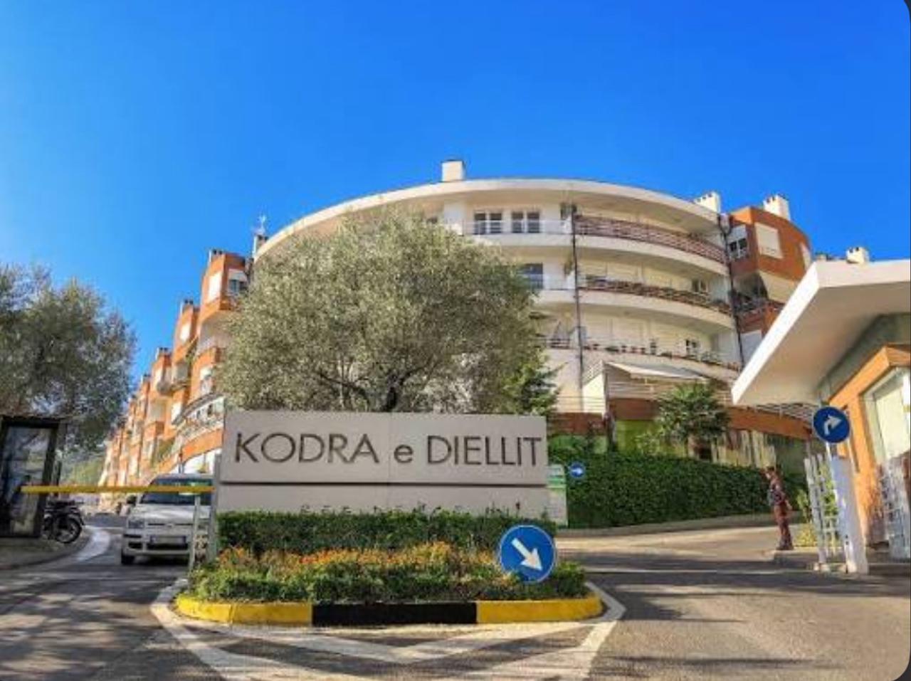 Shitet apartament 2+1 Rruga Rrapo Hekali, Kodra Diellit!