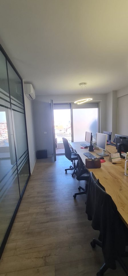 🏡 Locale commerciale in affitto dietro il Ring, Zogu i Zi!