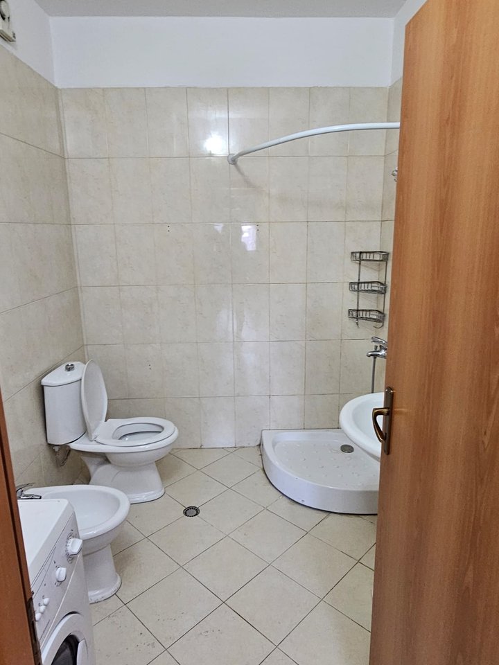 Jepet me qera apartament 1+1 me qera tek Rr Dibres (Kompleksi Halili)