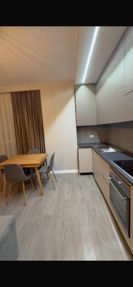 Jepet apartamenti me qera 1+1 tek Aura Complex, Laprake!