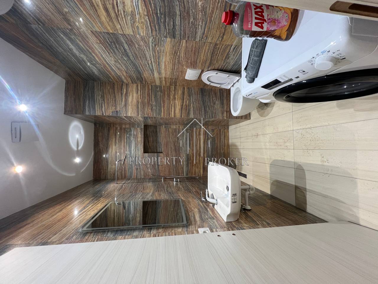 An apartment 1+1 for rent is offered on Petrela Street, New Boulevard.