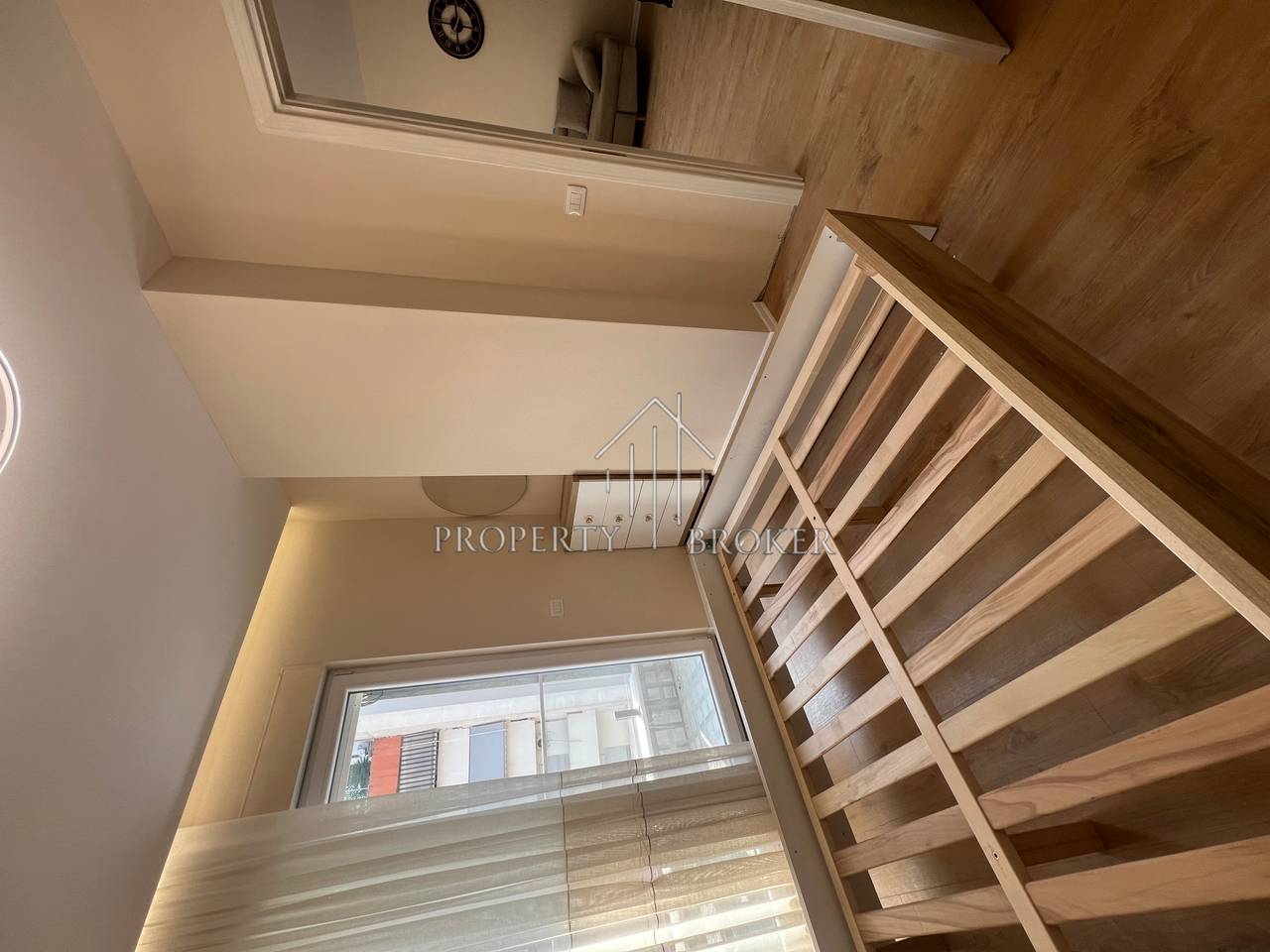 An apartment 1+1 for rent is offered on Petrela Street, New Boulevard.