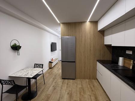 Jepet me qera garsoniere tek  kryqezimi 21 Dhjetorit!