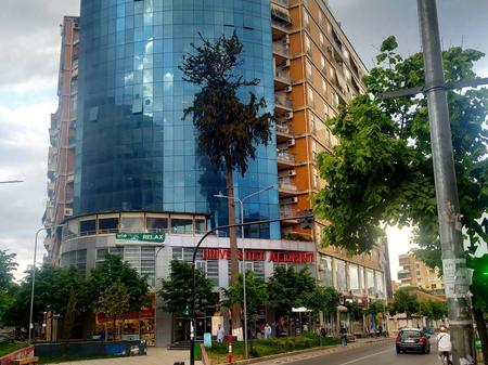 Jepet me qera apartament 1+1 ne zemer te Tiranes tek Selvia!