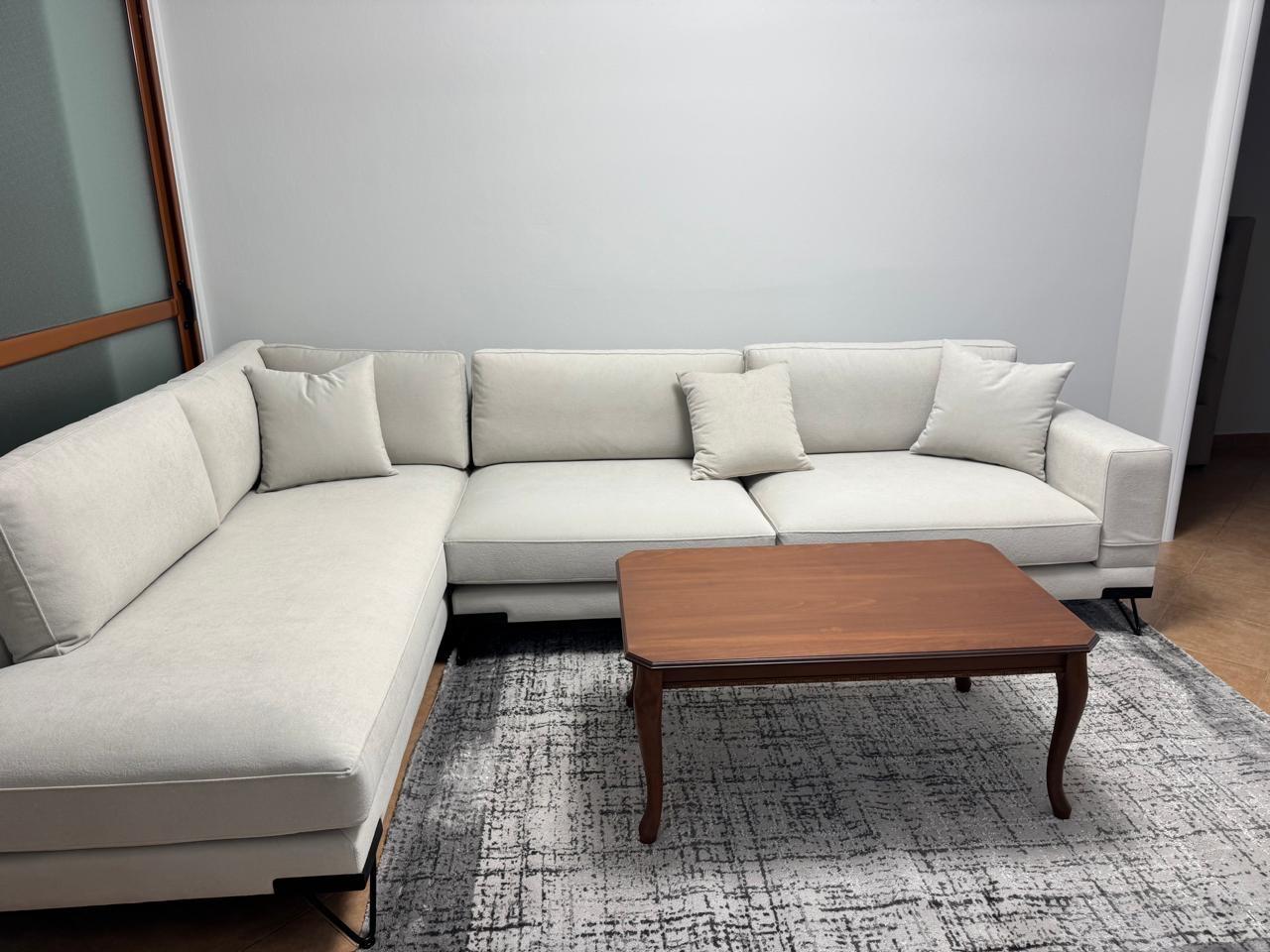 2+1 apartment for rent on Kavaja Street!