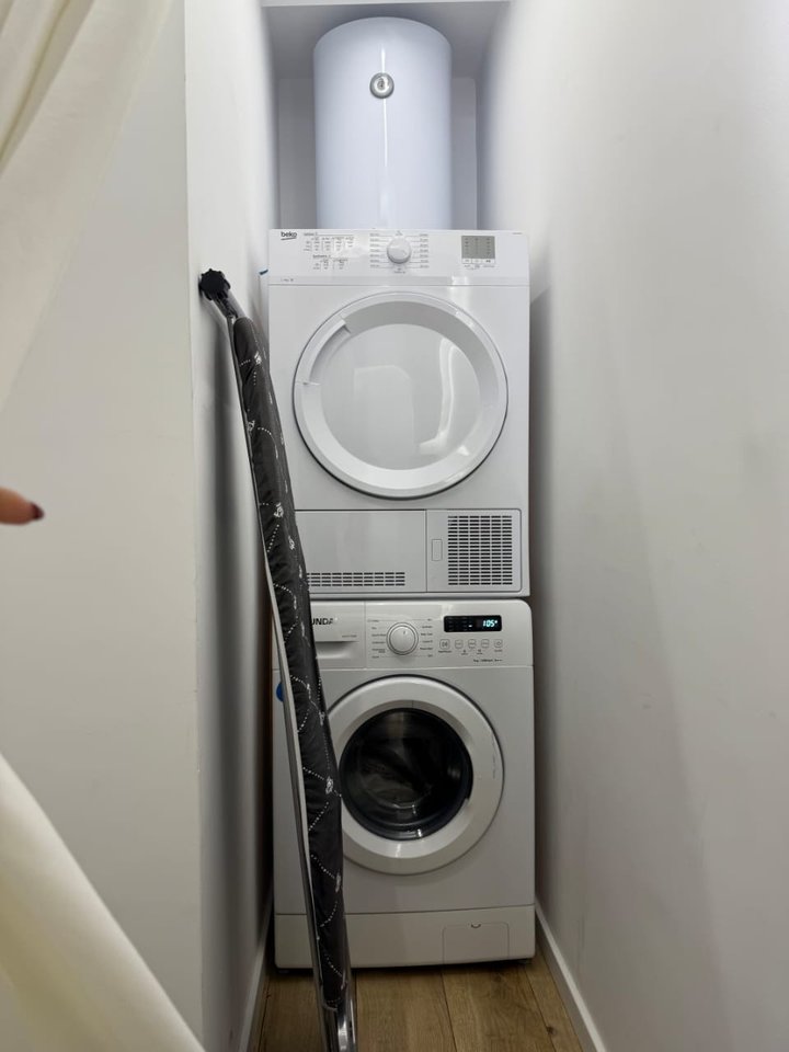 Jepet me qera garsoniere tek  kryqezimi 21 Dhjetorit!