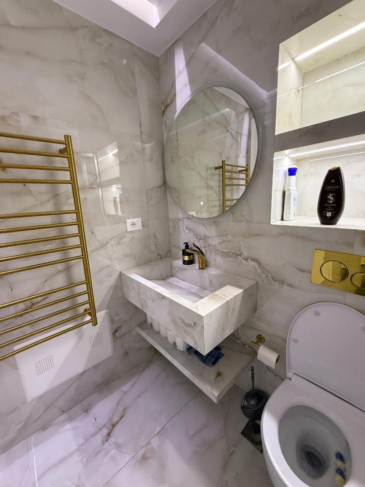 Jepet me qera garsoniere tek  kryqezimi 21 Dhjetorit!