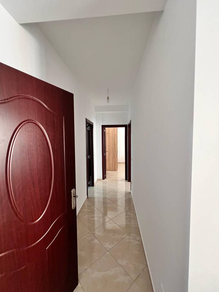 Jepet me qera apartamenti 2+1+2+Verande ne Astir