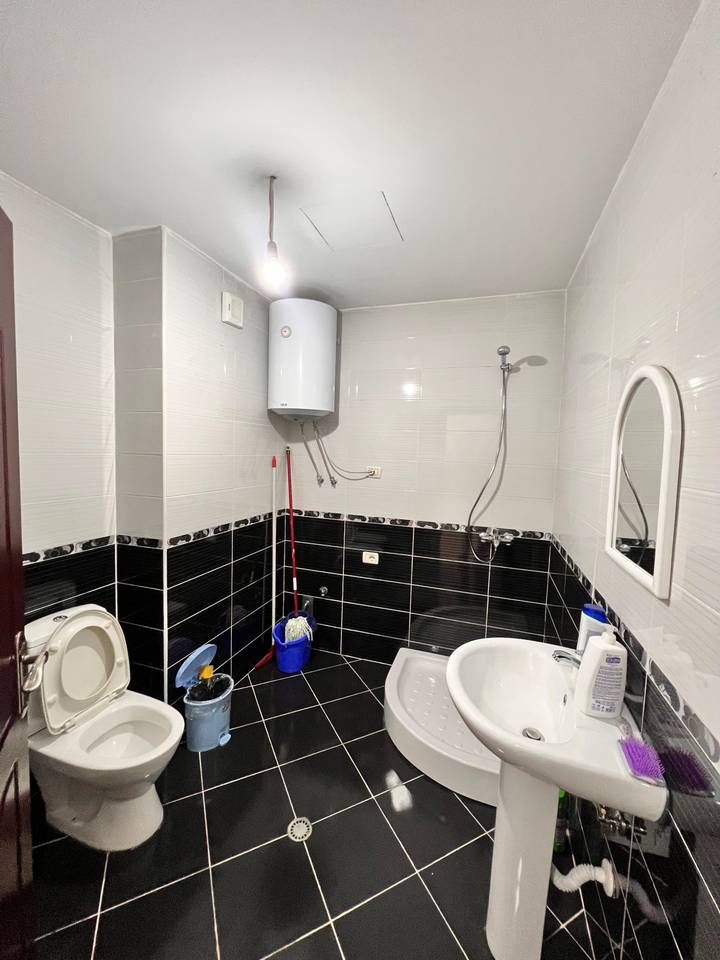 Jepet me qera apartamenti 2+1+2+Verande ne Astir