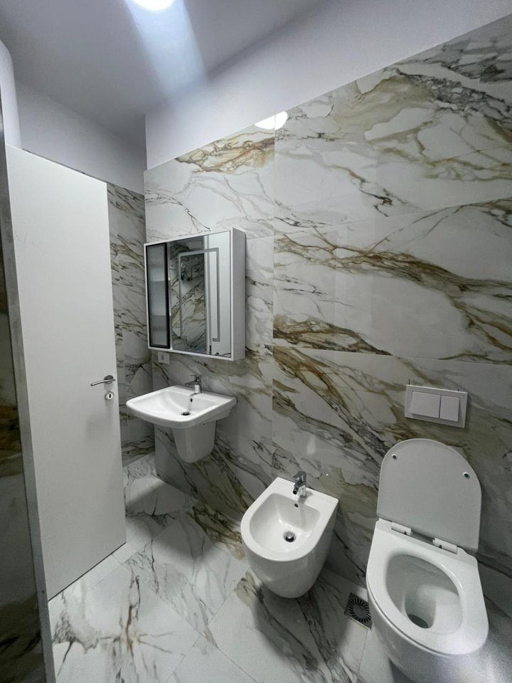 🏡Jepet apartament 2+1+🅿️me qera tek Golden Tower, Mine Peza!