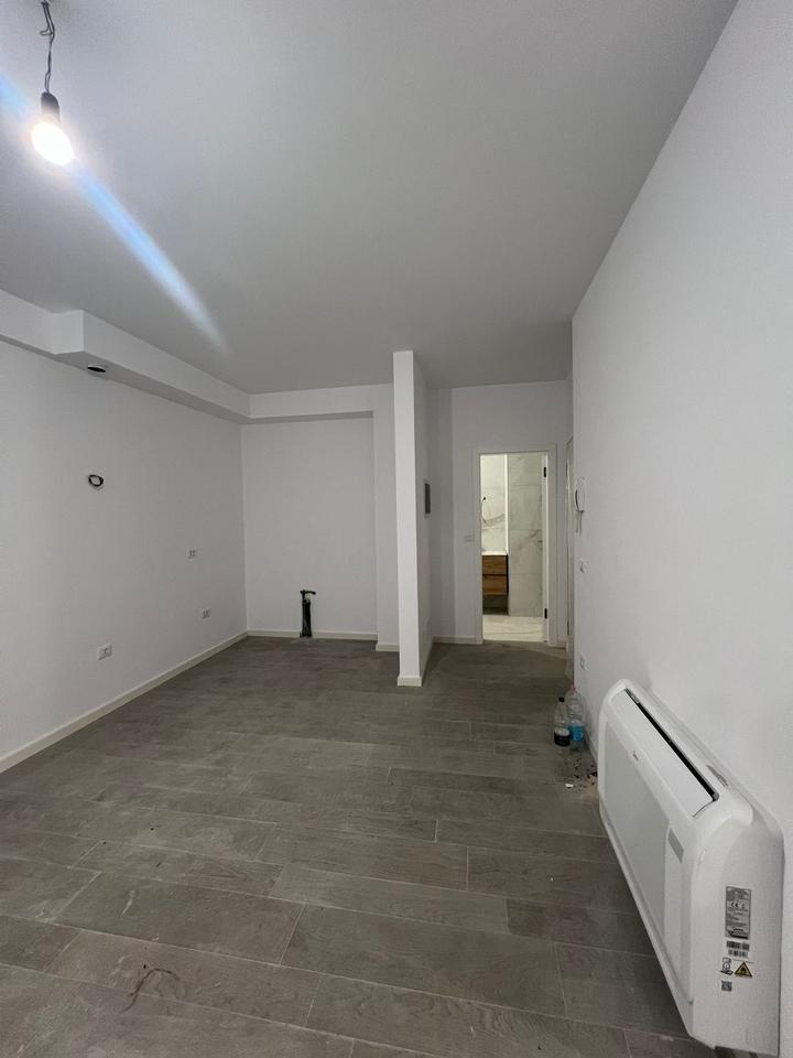 Jepet me qera apartamenti 2+1+2+depo  tek kompleksi Aura,Rruga Dritan Hoxha.
